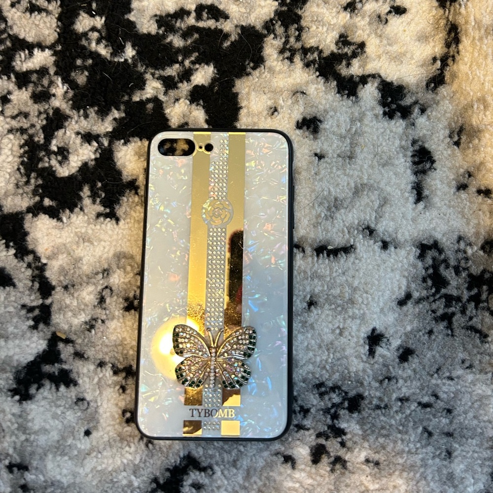 Luxury I phone, 8+ case. Diamonds and stripped mirror